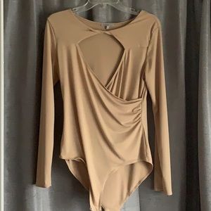 Nude v neck body suit